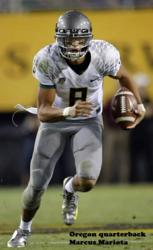 Oregon QB Marcus Mariota wearing Incredibrace knee brace